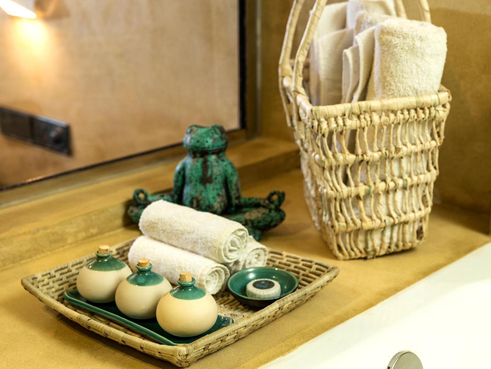 Seahorse Hotel & Spa Негомбо Экстерьер фото