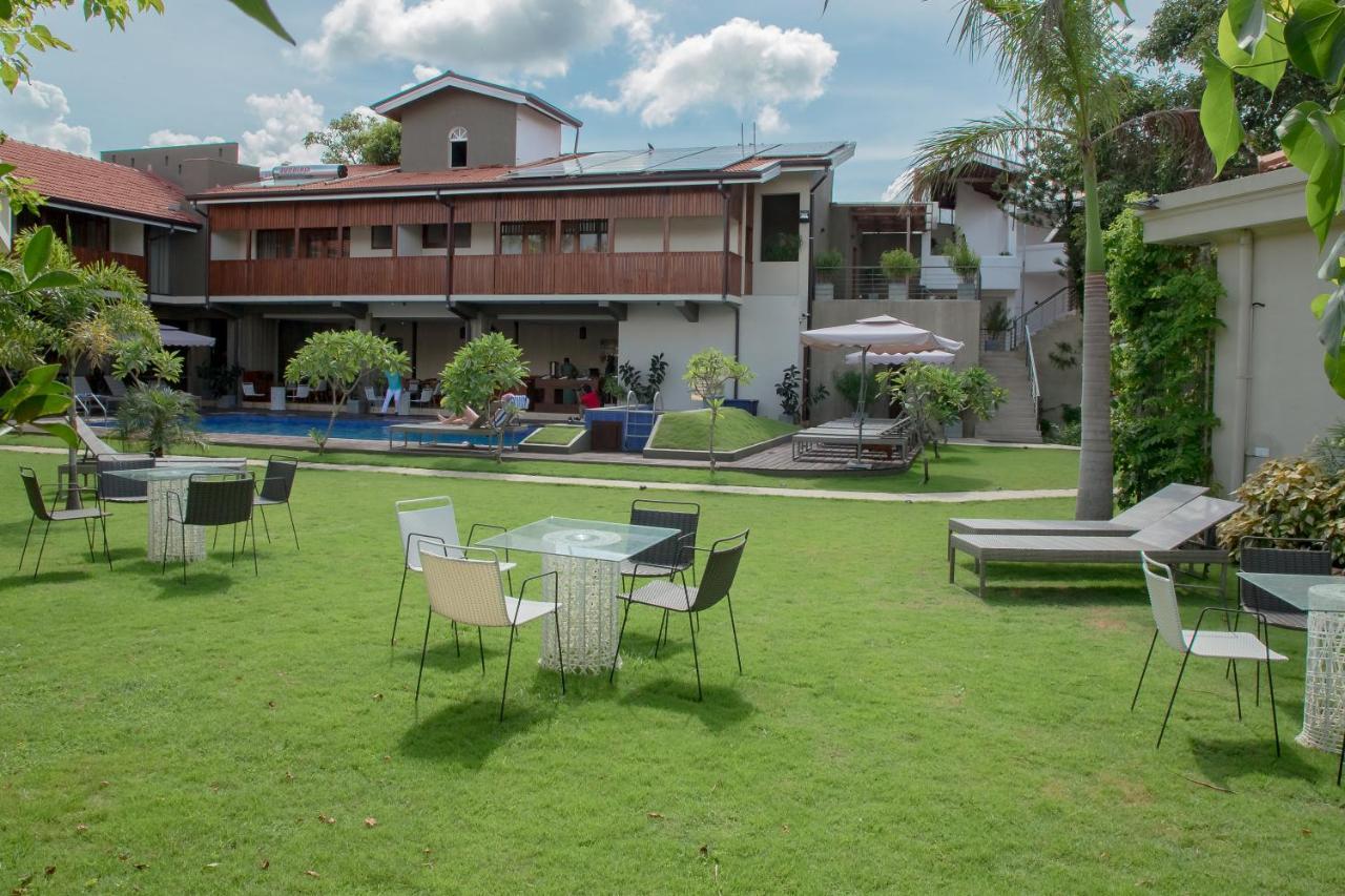 Seahorse Hotel & Spa Негомбо Экстерьер фото